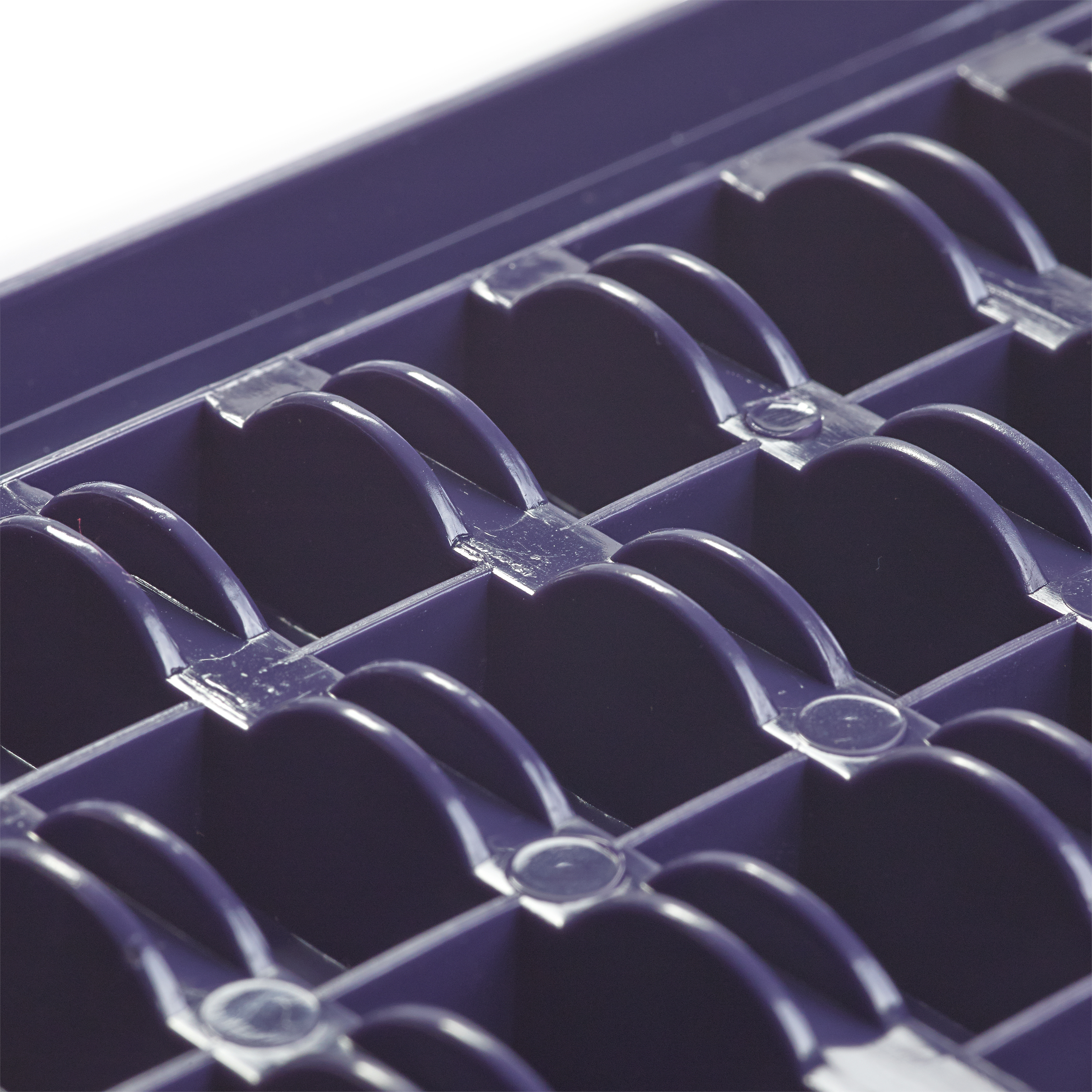 Spulendose für 32 Nähmaschinenspulen innen