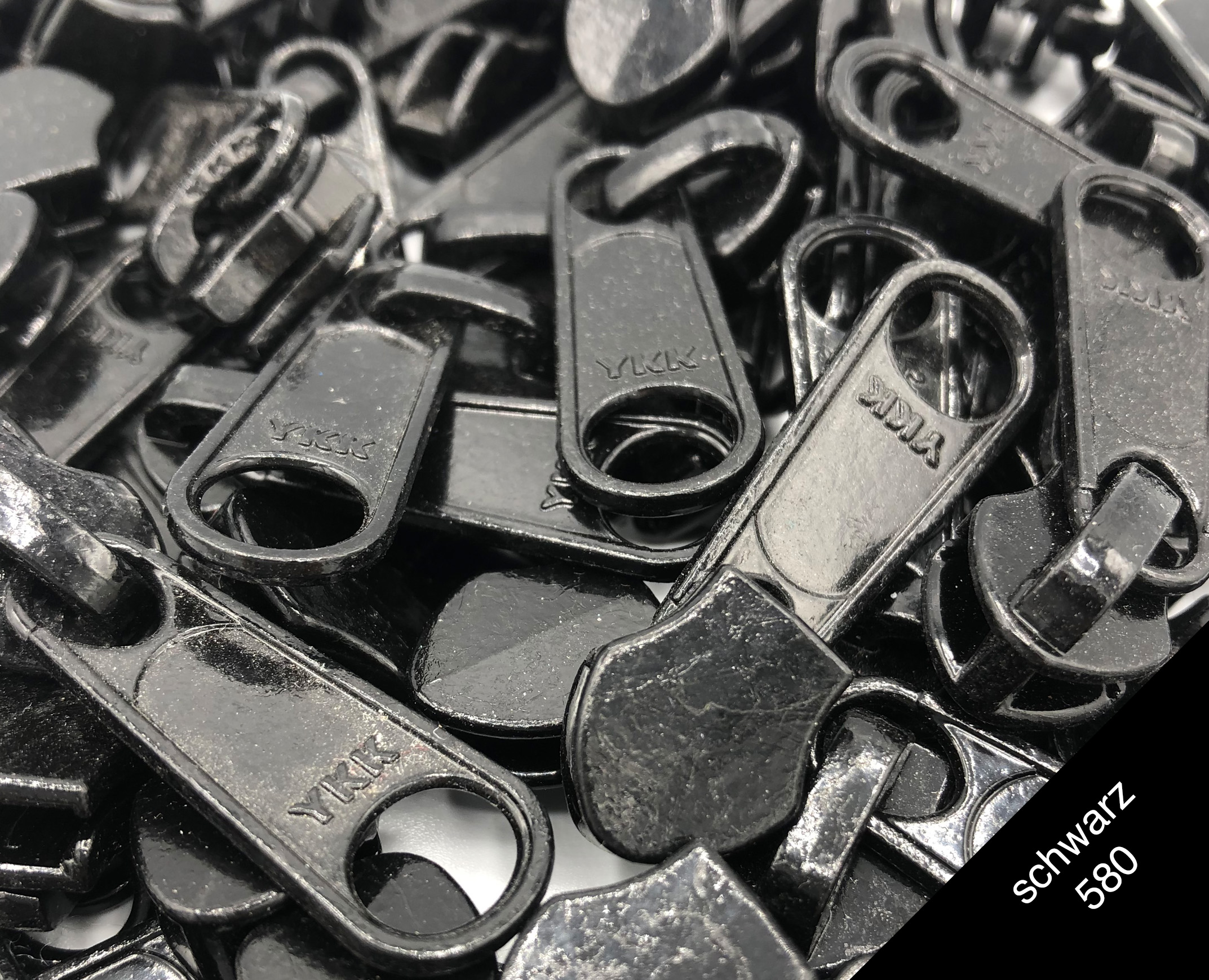 Schieber freilaufend für Reißverschluss 8mm schwarz